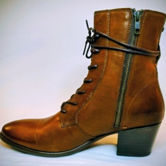 Frye Courtney Lace Up Boots In Cognac Brown - Picture 11 of 16